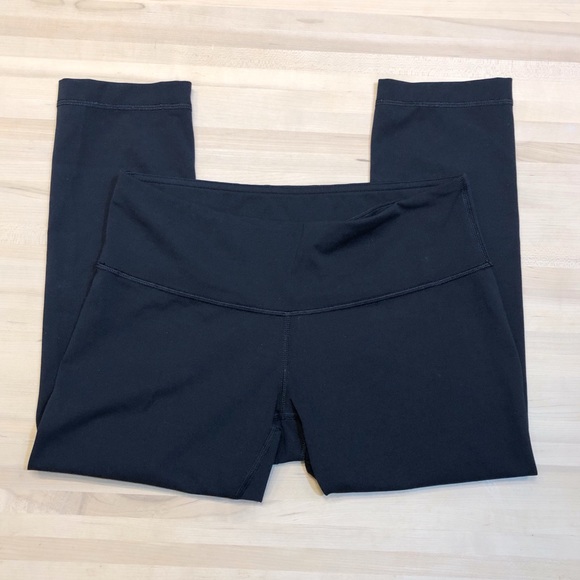 Lululemon Black Low Rise Crop Leggings - Picture 2 of 8
